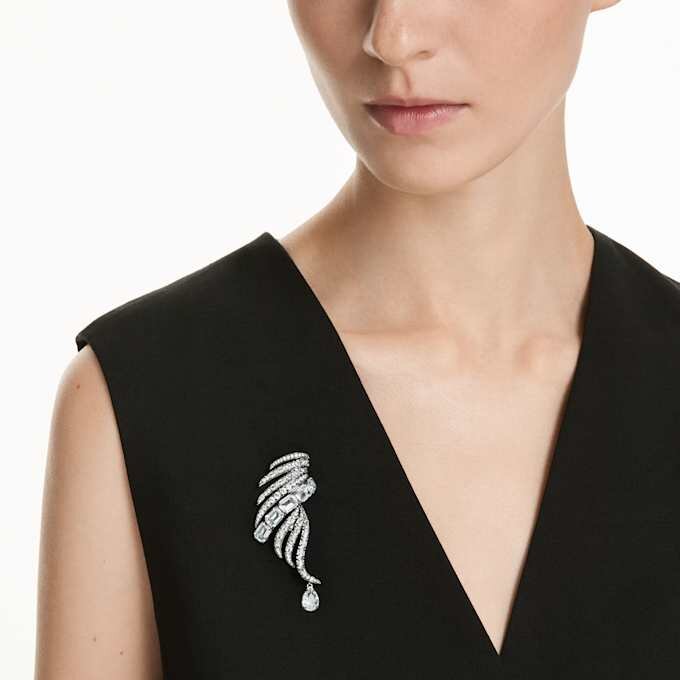 Die Brosche „Feather“ aus der Vienna Collection, weiß, rutheniumbeschichtet Die Brosche „Feather“ aus der Vienna Collection, weiß, rutheniumbeschichtet