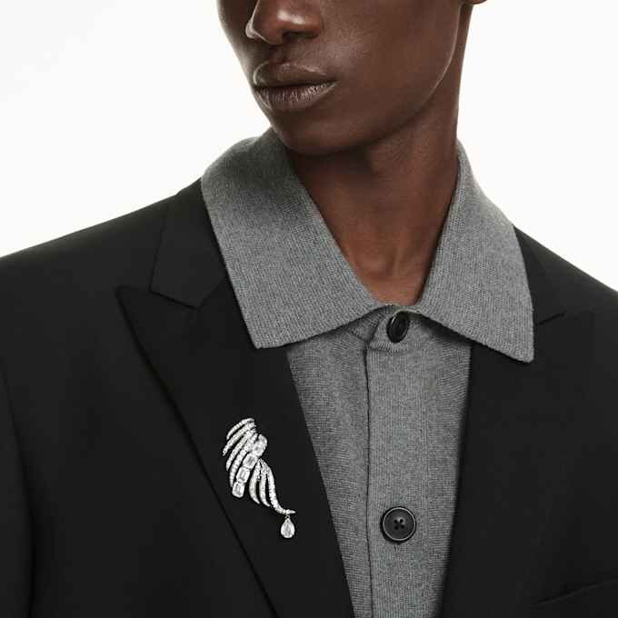 Die Brosche „Feather“ aus der Vienna Collection, weiß, rutheniumbeschichtet Die Brosche „Feather“ aus der Vienna Collection, weiß, rutheniumbeschichtet