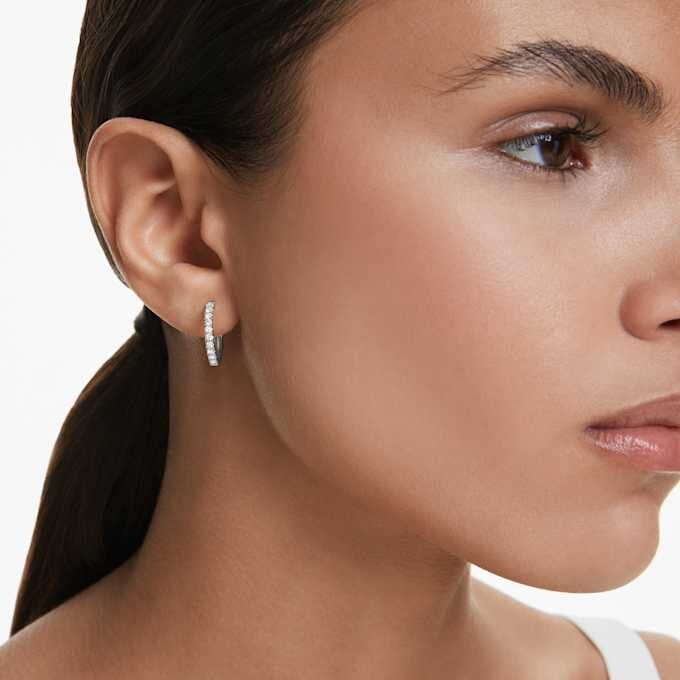 Eternity-Ohrringe mit im Labor gezüchteten Diamanten, 0,56 Karat insgesamt, runde Form, Sterlingsilber Eternity-Ohrringe mit im Labor gezüchteten Diamanten, 0,56 Karat insgesamt, runde Form, Sterlingsilber