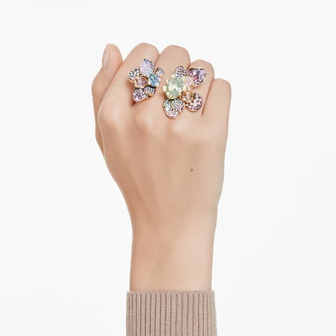Idyllia-Ring mit gemischten Schliffen, Pavé, Blumenmotiv, mehrfarbig, goldfarben plattiert Idyllia-Ring mit gemischten Schliffen, Pavé, Blumenmotiv, mehrfarbig, goldfarben plattiert